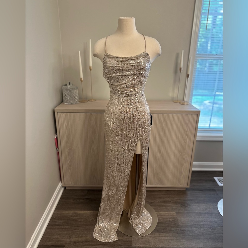 NWT Lulu’s Champagne Dress - Picture 2 of 8